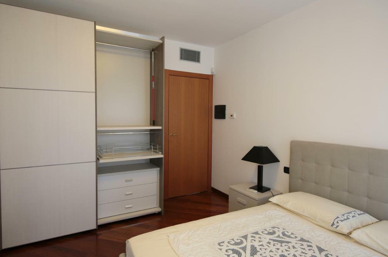 Orea Spiti - Charming Flat & Canal View Few Steps From Movida Милано Екстериор снимка