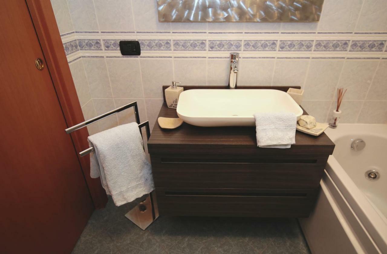 Orea Spiti - Charming Flat & Canal View Few Steps From Movida Милано Екстериор снимка