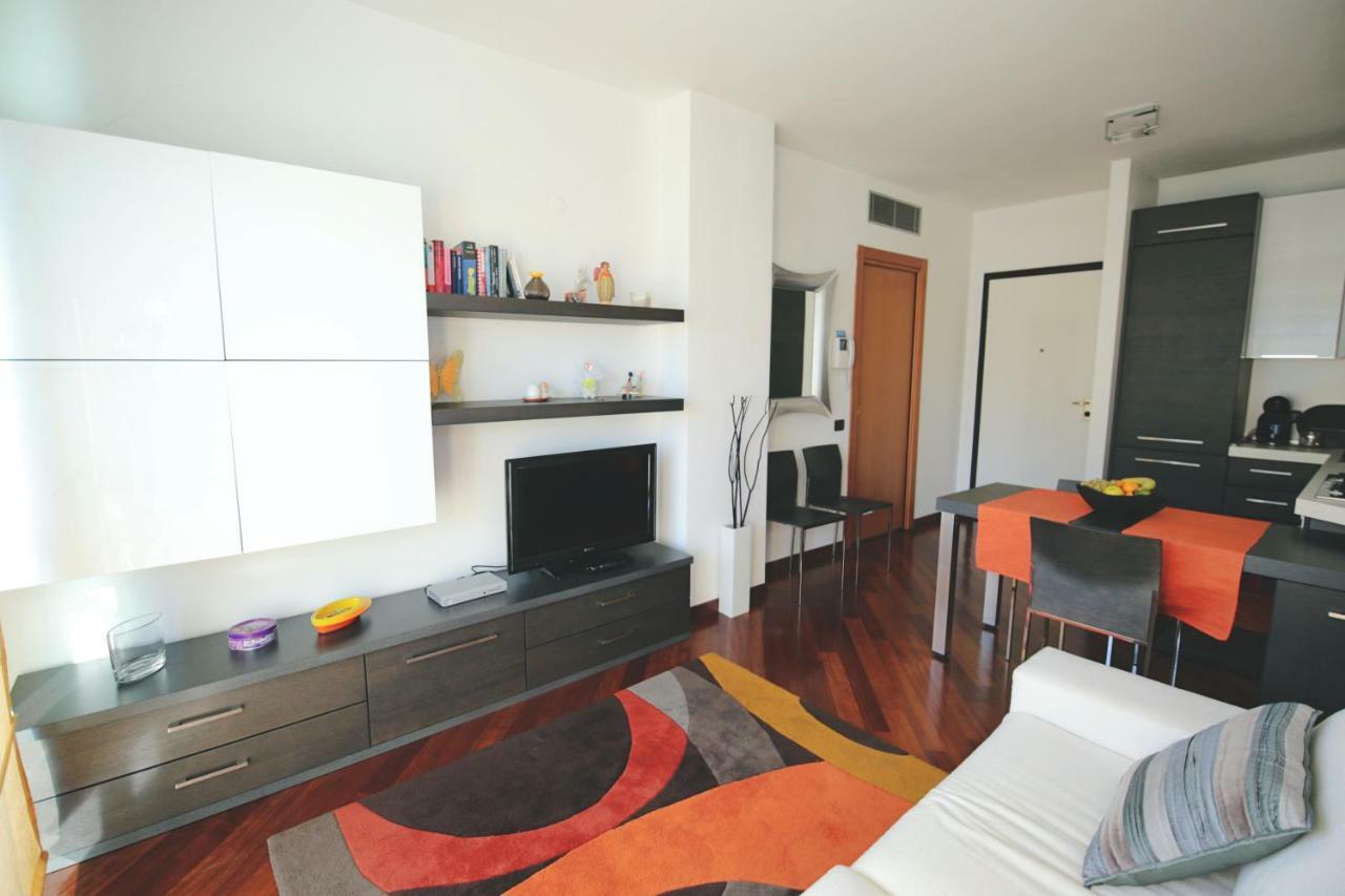 Orea Spiti - Charming Flat & Canal View Few Steps From Movida Милано Екстериор снимка